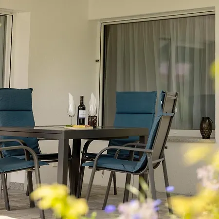 Beim Imker Διαμέρισμα *